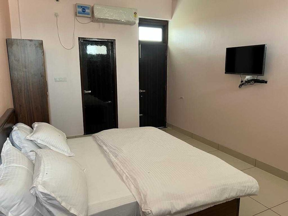 OYO 813571 Jp Vinayak Hotel (prop. Rohitashv Yadav), Reengus, Reengus