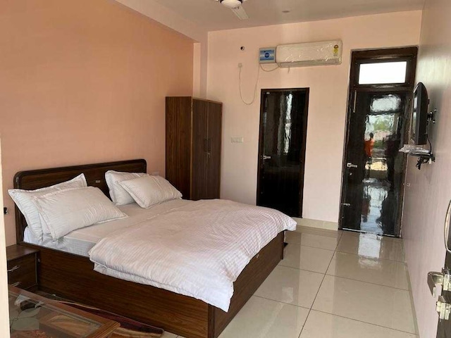 OYO 813571 Jp Vinayak Hotel (prop. Rohitashv Yadav)