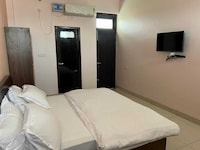 OYO 813571 Jp Vinayak Hotel (prop. Rohitashv Yadav)