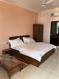 OYO 813571 Jp Vinayak Hotel (prop. Rohitashv Yadav)