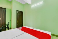 OYO Flagship Shade Tourist Home