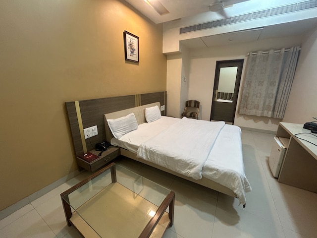 Hotel O MG Road Crossway Formerly Ravi Palace