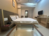 Hotel O MG Road Crossway Formerly Ravi Palace