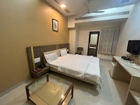 Hotel O MG Road Crossway Formerly Ravi Palace