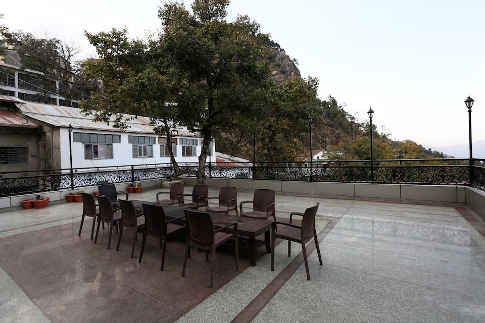 OYO 1688 Hotel Emerald Heights, Camels Back Road Mussoorie, Mussoorie
