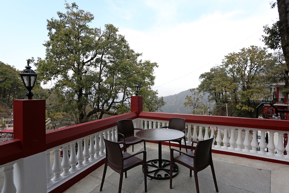 OYO 1688 Hotel Emerald Heights, Camels Back Road Mussoorie, Mussoorie