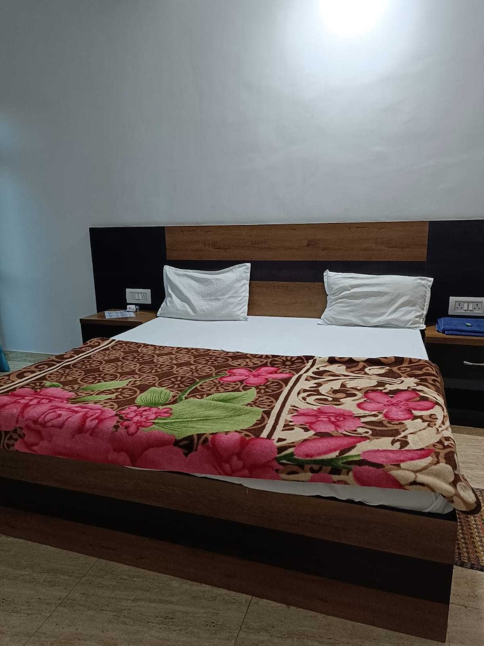 POP 81367E Pandey Guest House, Golghar, Gorakhpur