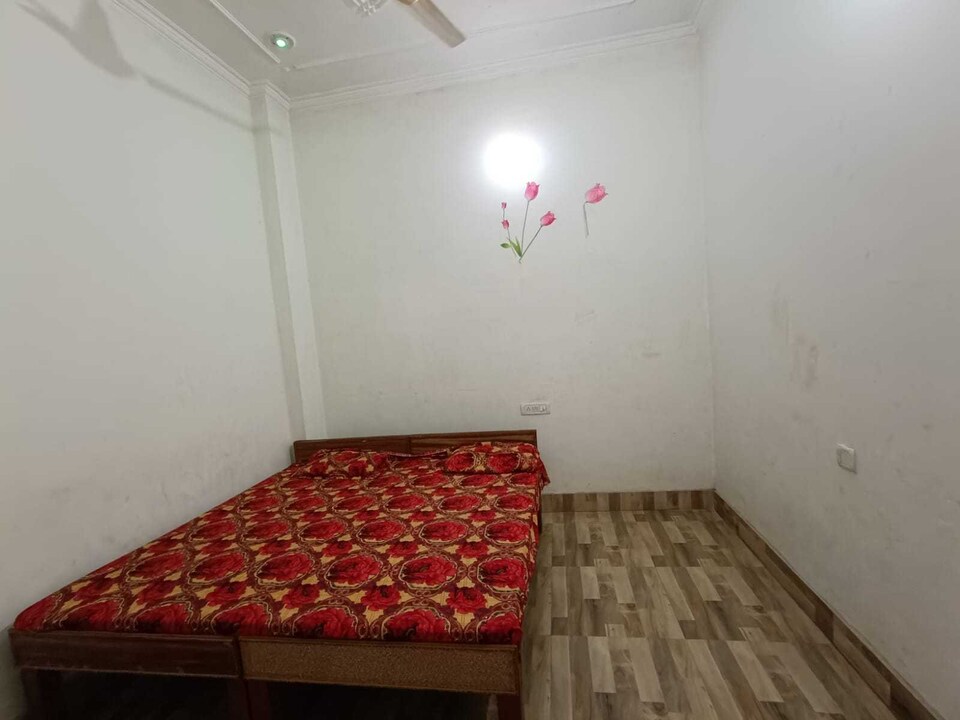 POP 81367E Pandey Guest House, Golghar, Gorakhpur