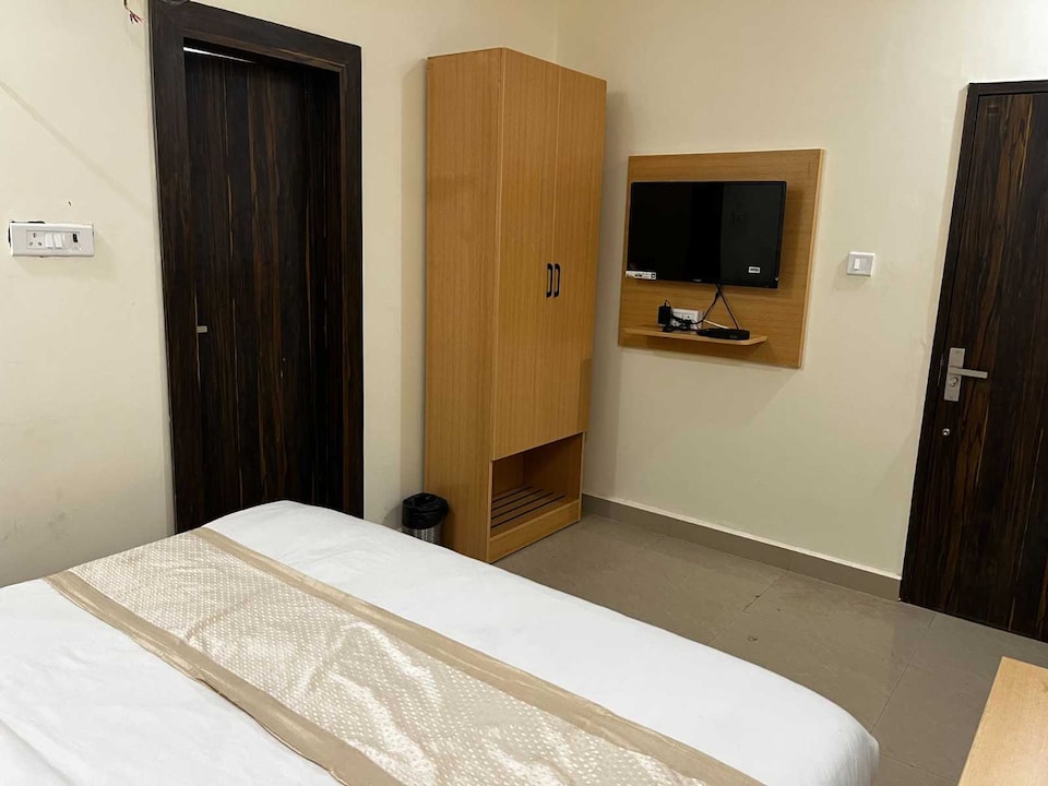 OYO Flagship 813691 Four season, Civil Lines - High Court, Prayagraj