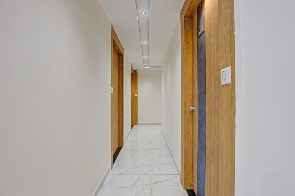 Hotel O Max Inn, SG Highway Ahmedabad, Ahmedabad