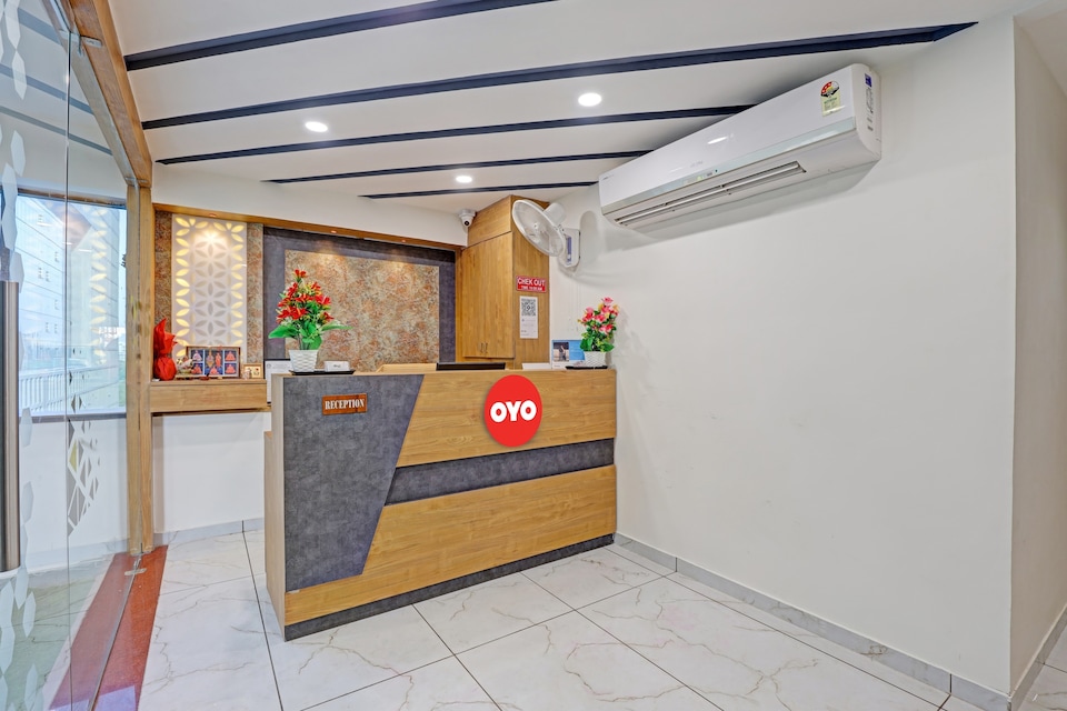 Hotel O Max Inn, SG Highway Ahmedabad, Ahmedabad