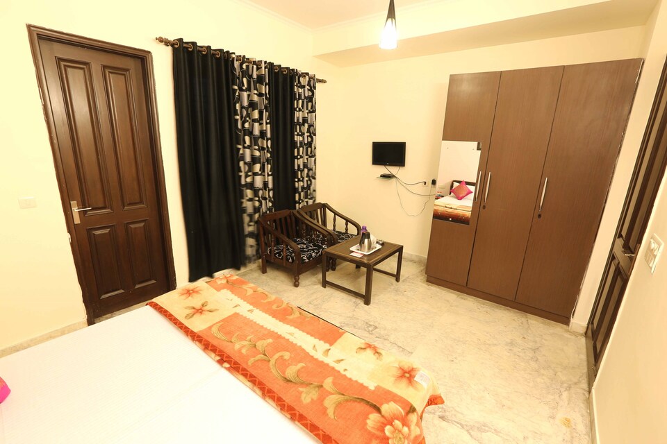 OYO 409 Arcade Inn, Indirapuram Ghaziabad, Ghaziabad