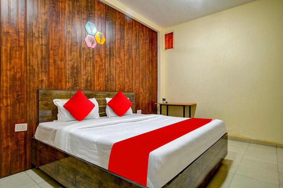 Live on IND1060, Vijay Nagar Indore, Indore