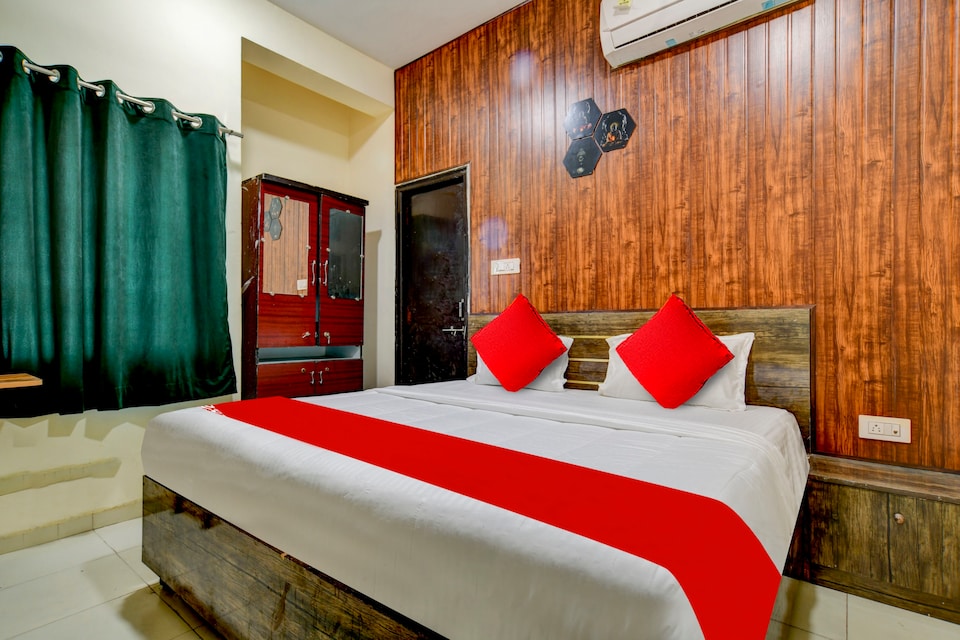 Live on IND1060, Vijay Nagar Indore, Indore