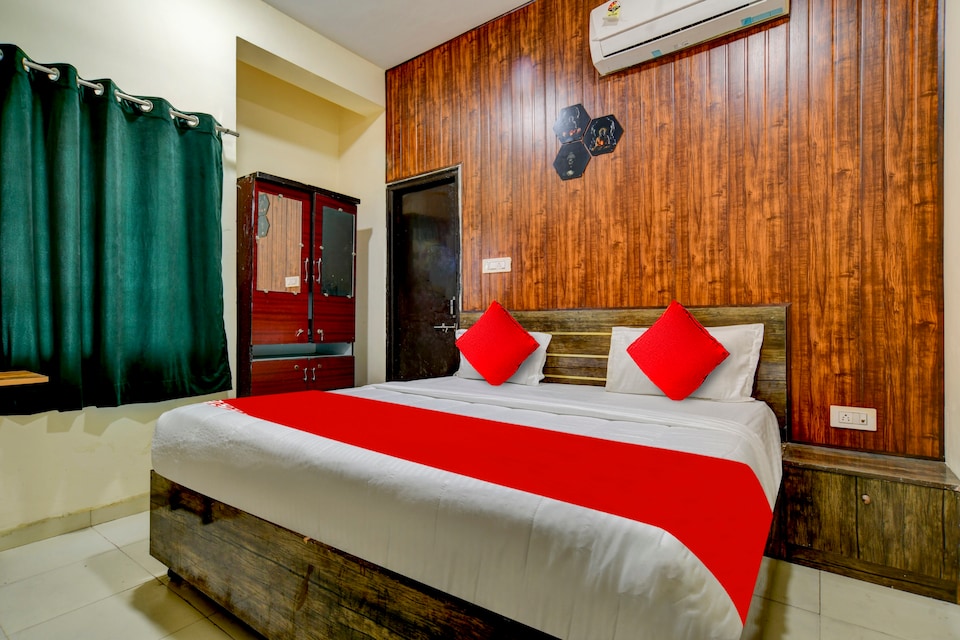 Live on IND1060, Vijay Nagar Indore, Indore