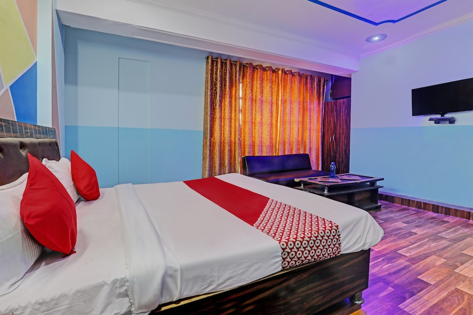 Hotel O WHITE SWAN, Gomti Nagar Lucknow, Lucknow