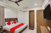 OYO Flagship Hotel Ij Grand