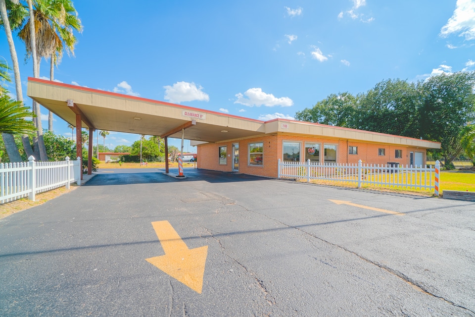 Vali Ho Motel By OYO Weslaco Mercedes, C78596, Weslaco TX