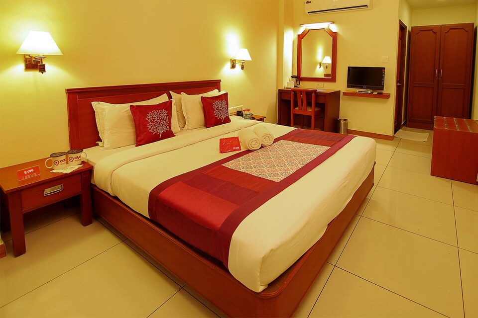 OYO Rooms 012 MG Road South Junction, MG Road Kochi, Kochi