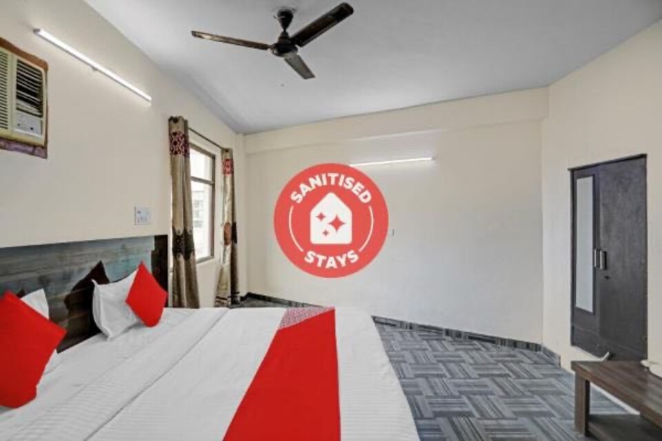OYO Flagship ROYAL HOTEL, Greater Noida, Noida