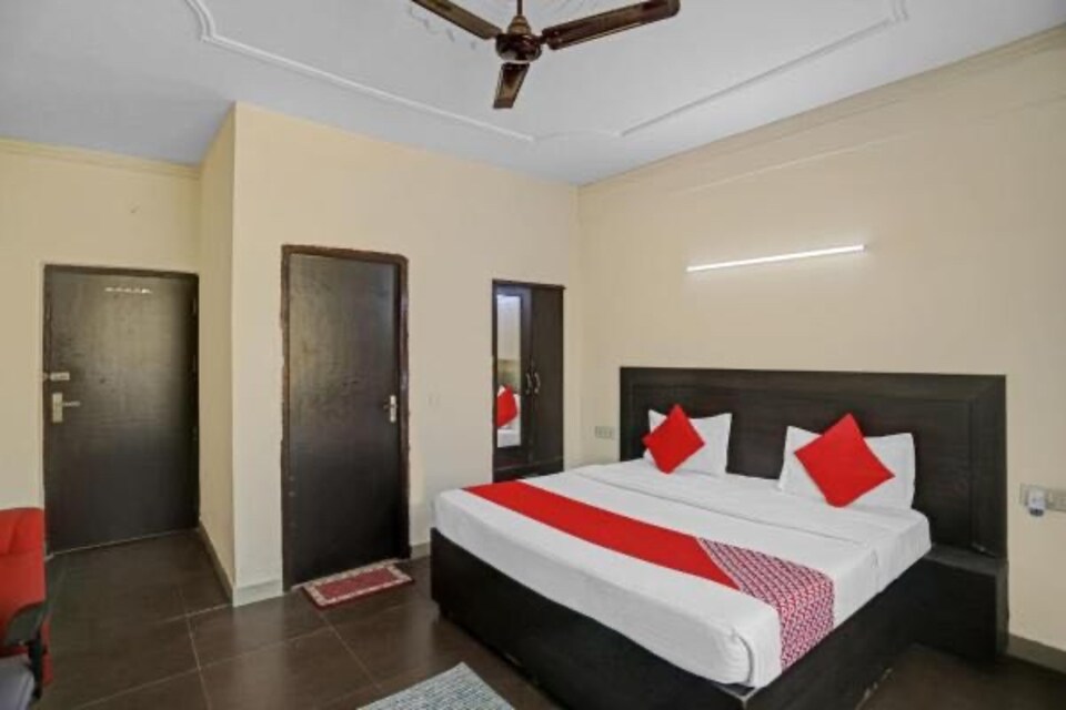 OYO Flagship ROYAL HOTEL, Greater Noida, Noida