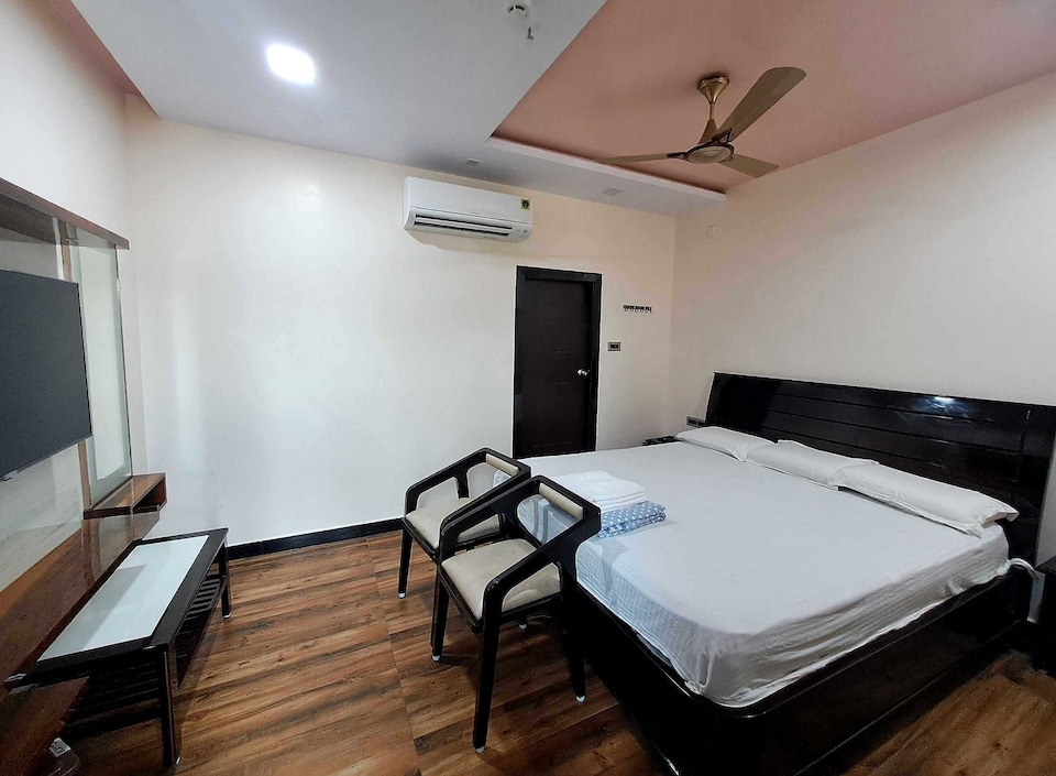 Collection O Hotel Green Tree, Transit Vizag, Visakhapatnam