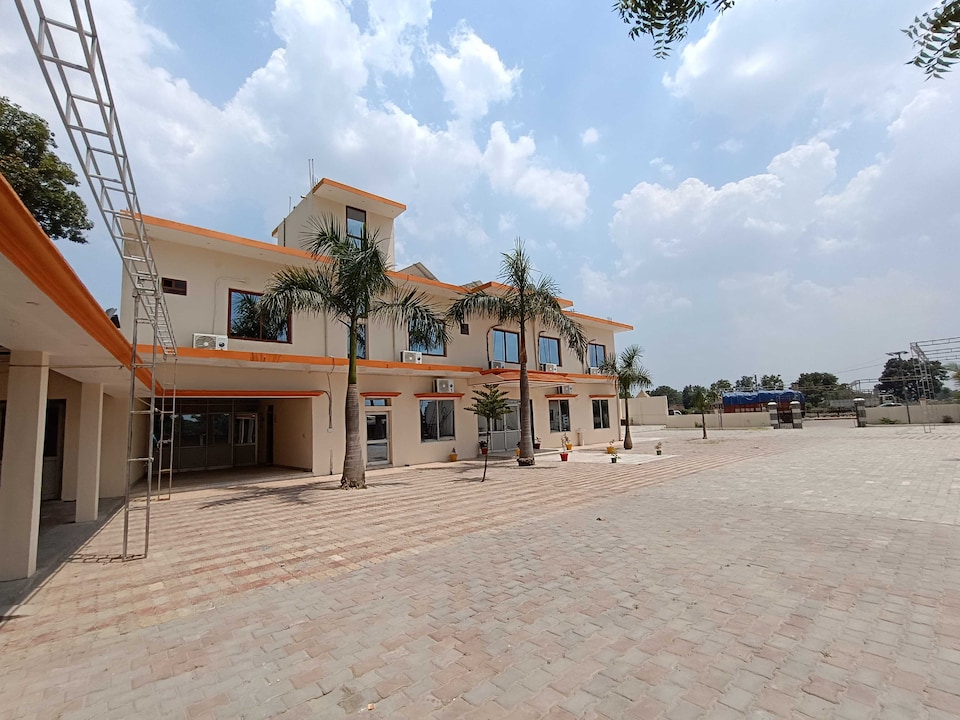 Hotel O Home Kanak Hotel & Resort Homestay, Ayodhya, अयोध्या