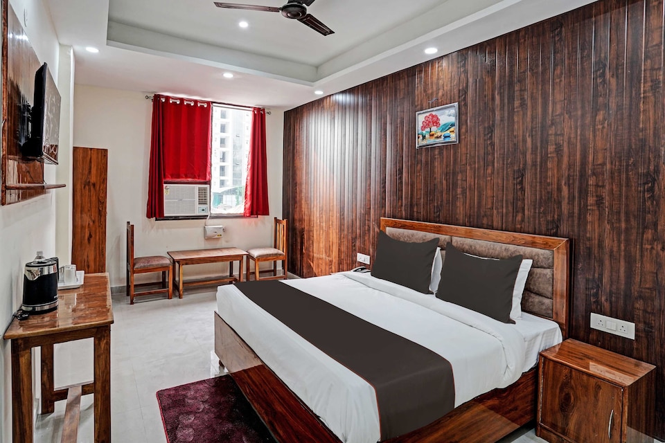 Hotel O Premium Park Near Spectrum Mall Sector 51 Noida, Noida City, Noida