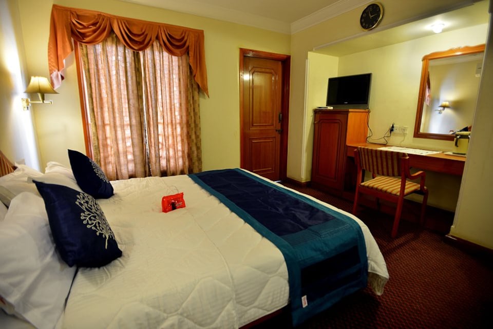 OYO Rooms 015 Dairy Den Circle, Sayajigunj Vadodara, Vadodara