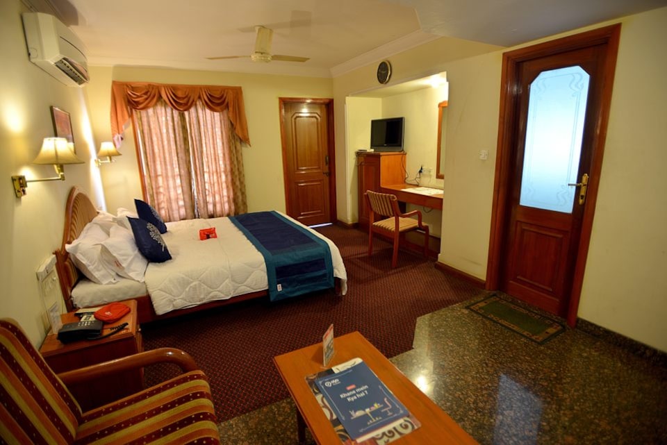 OYO Rooms 015 Dairy Den Circle, Sayajigunj Vadodara, Vadodara
