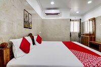 Hotel O by OYO Shilpakala Grand