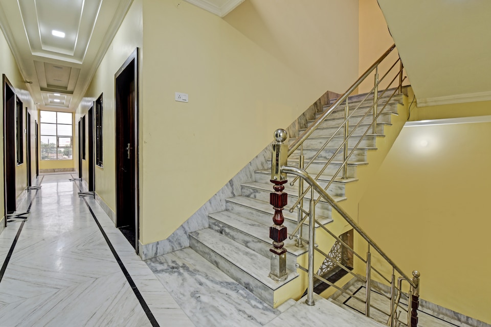 SPOT ON Hotel Roya Palace, Sikar, Sikar