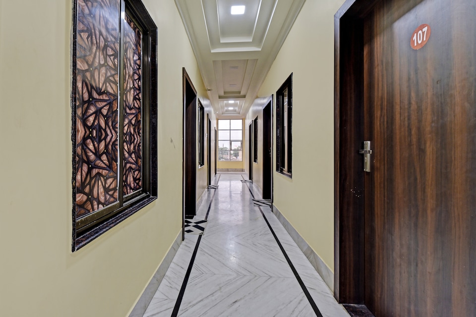 SPOT ON Hotel Roya Palace, Sikar, Sikar