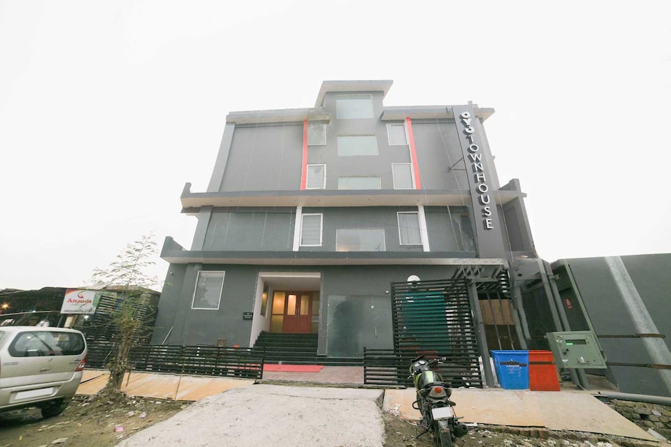Hotel O YU TURN NEAR MILENNIUM SCHOOL SECTO 135 NOIDA, Noida Expressway SEZ, Noida