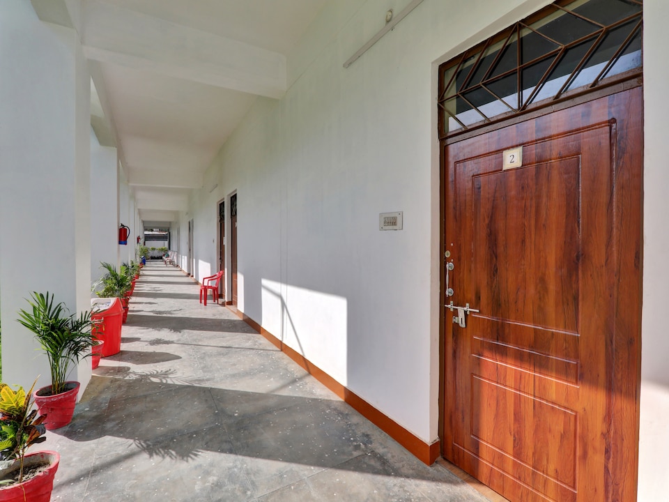 Hotel O Takrohi Hospital Road Formerly Madhuraj Palace, Indira Nagar Lucknow, Lucknow