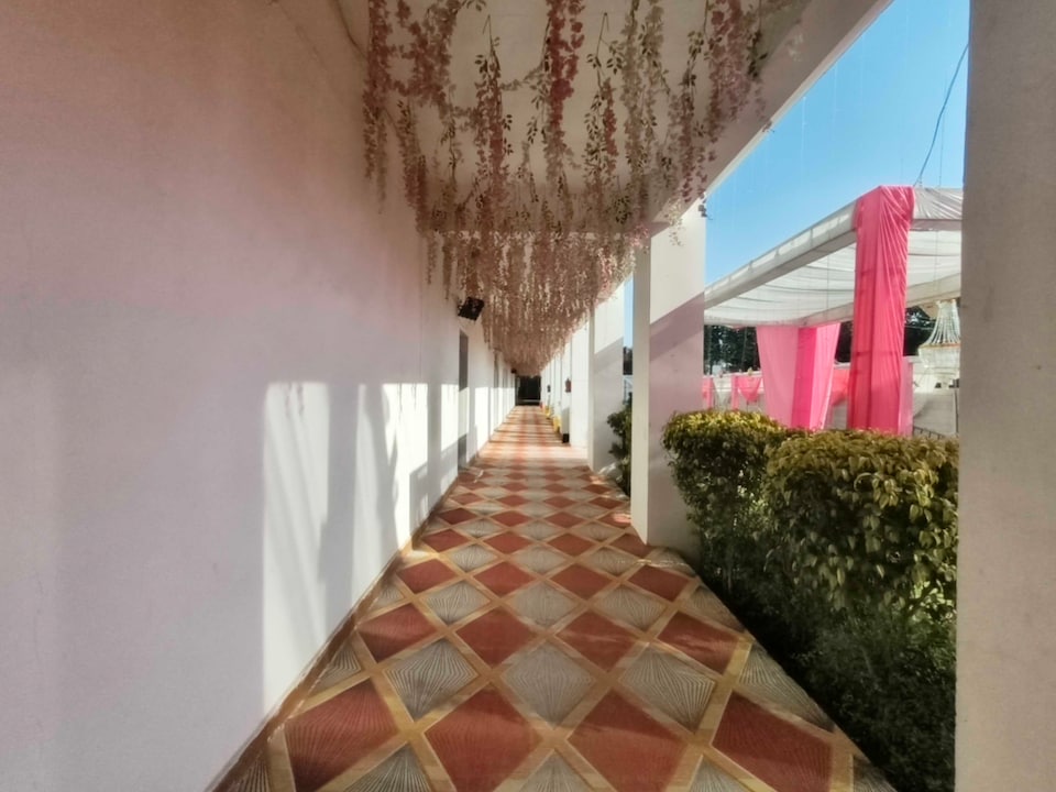 Hotel O Takrohi Hospital Road Formerly Madhuraj Palace, Indira Nagar Lucknow, Lucknow