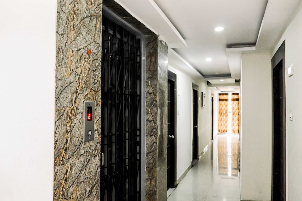 Hotel O Raj Vihar , MG Road Vijayawada, Vijayawada