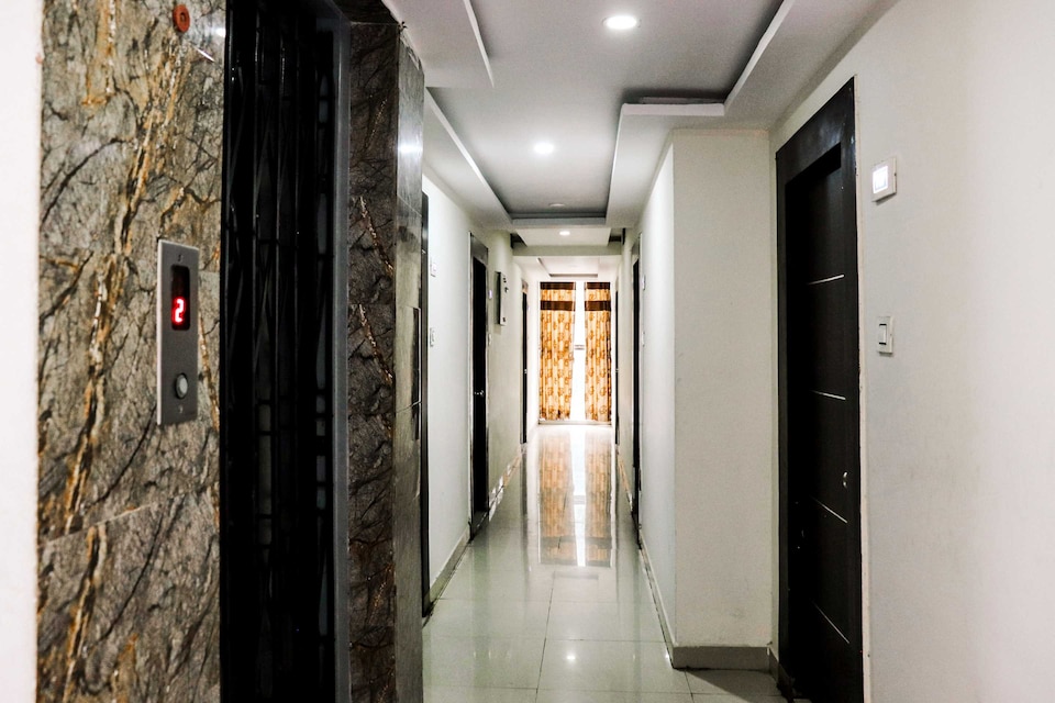 Hotel O Raj Vihar , MG Road Vijayawada, Vijayawada