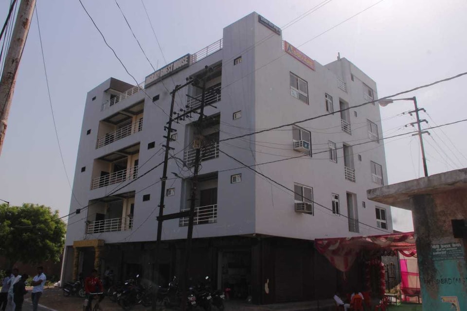 OYO Flagship 81430A A Square Hotel, Kanpur Railway Station, Kanpur