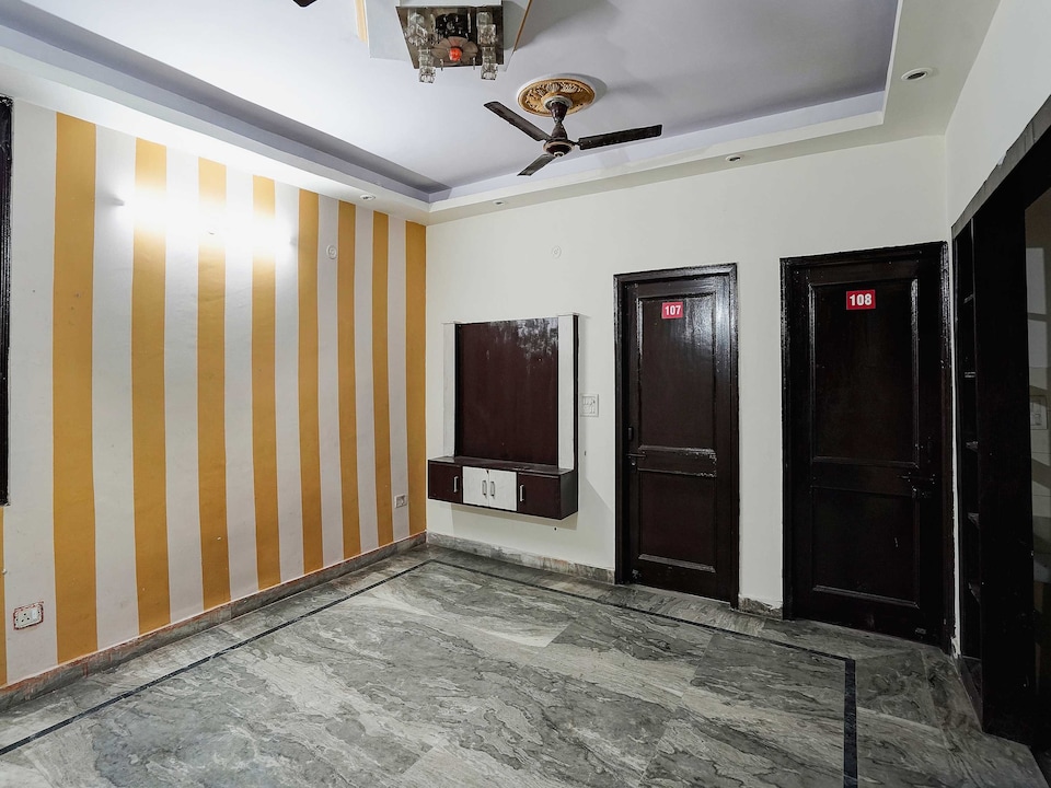Super Hotel O Khanna Hotel near shakti khand III Indirapuram, Indirapuram Ghaziabad, Ghaziabad