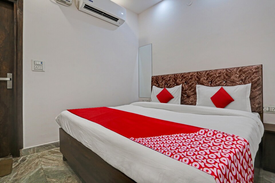 OYO Flagship 814350 Hotel Aman Plaza, Anand Vihar Delhi, Delhi