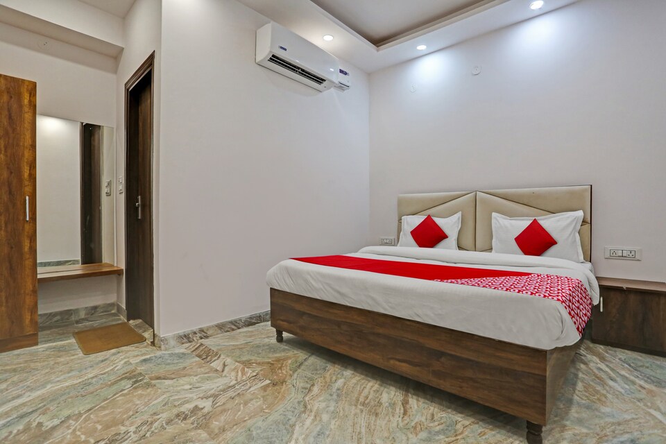 OYO Flagship 814350 Hotel Aman Plaza, Anand Vihar Delhi, Delhi