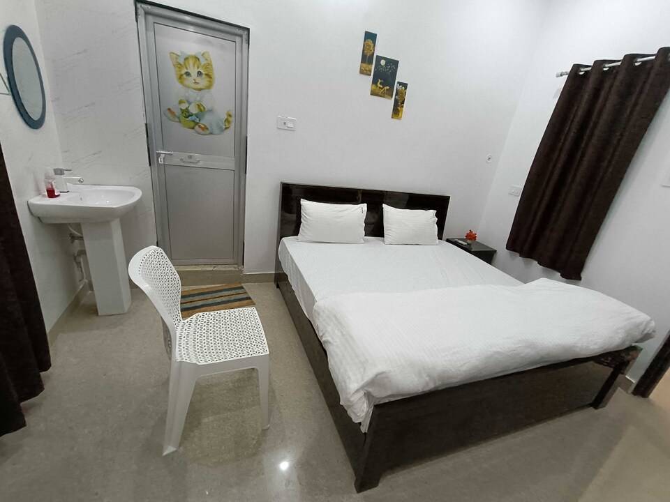 POP HOME 81440E Ashoka Palace Home Stay, Ayodhya, Ayodhya