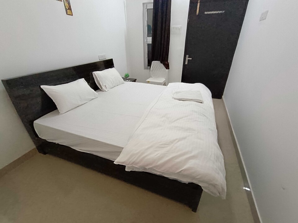 POP HOME 81440E Ashoka Palace Home Stay, Ayodhya, Ayodhya