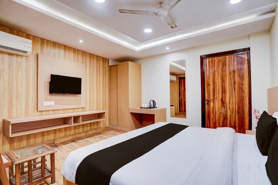 Super Collection O Dehradun Central Formerly Hotel Orange Residency, Dehradun Railway Station, Dehradun