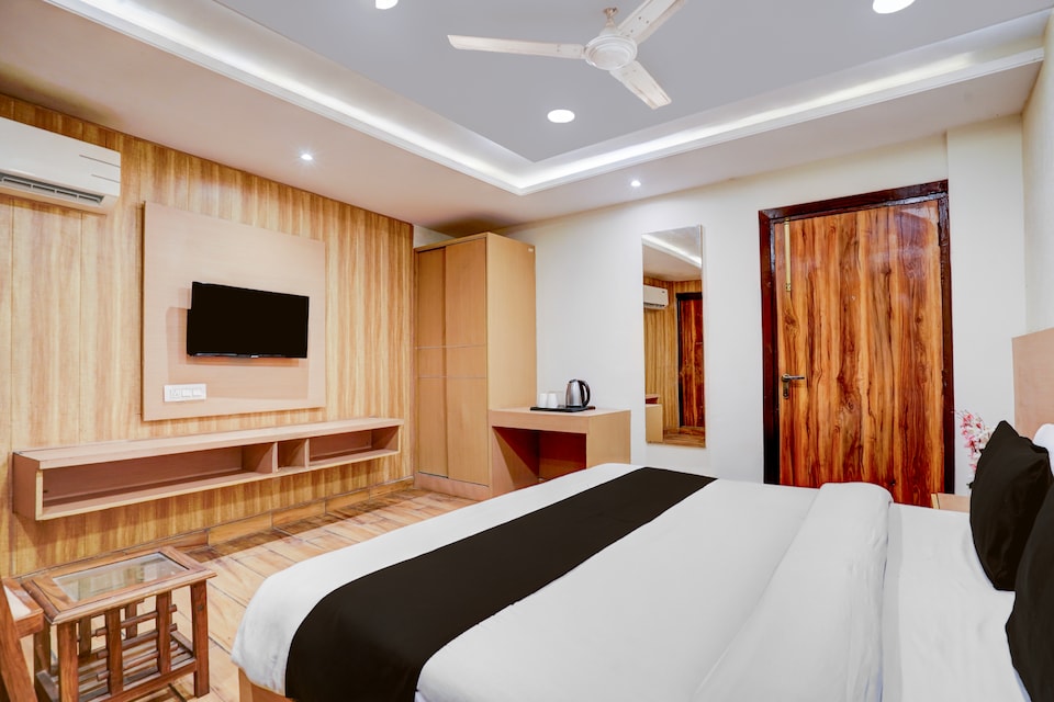 Super Collection O Dehradun Central Formerly Hotel Orange Residency, Dehradun Railway Station, Dehradun