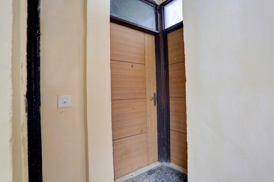 Sky Hotel, Saket Delhi, Delhi