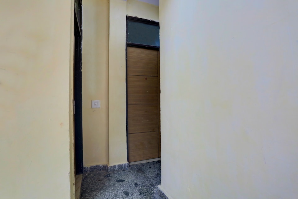 Sky Hotel, Saket Delhi, Delhi