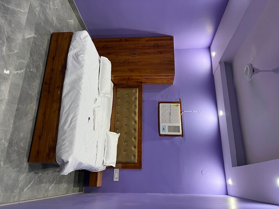 POP HOME 81447E Regal Inn, Dwarka Delhi, Delhi