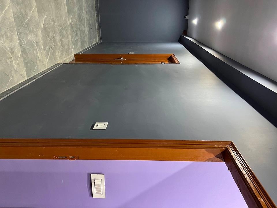 POP HOME 81447E Regal Inn, Dwarka Delhi, Delhi